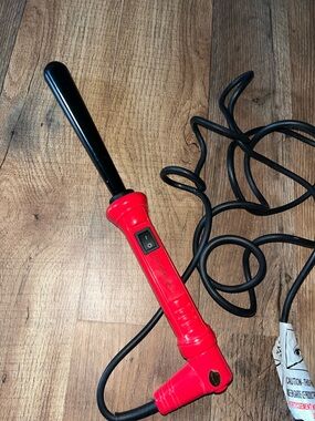 Red Ceramic Taper Curling Wand - Black Barrel